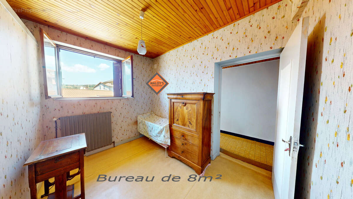 RARE! Belle bâtisse pierres dorées, 514m2 de surface totale! Enorme Potentiel, 131m2 habitables! - photo 11
