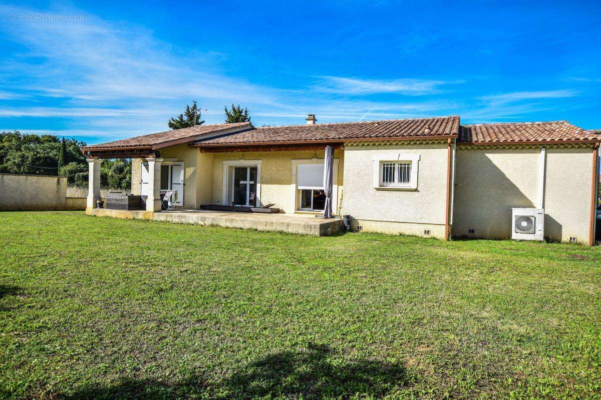 Maison à vendre Pont-Saint-Esprit, trois chambres, grand terrain, piscinable - photo 2