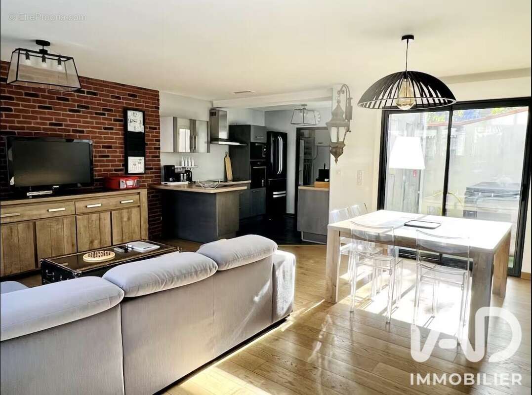 Maison 168 m² à Angoulins  - photo 2