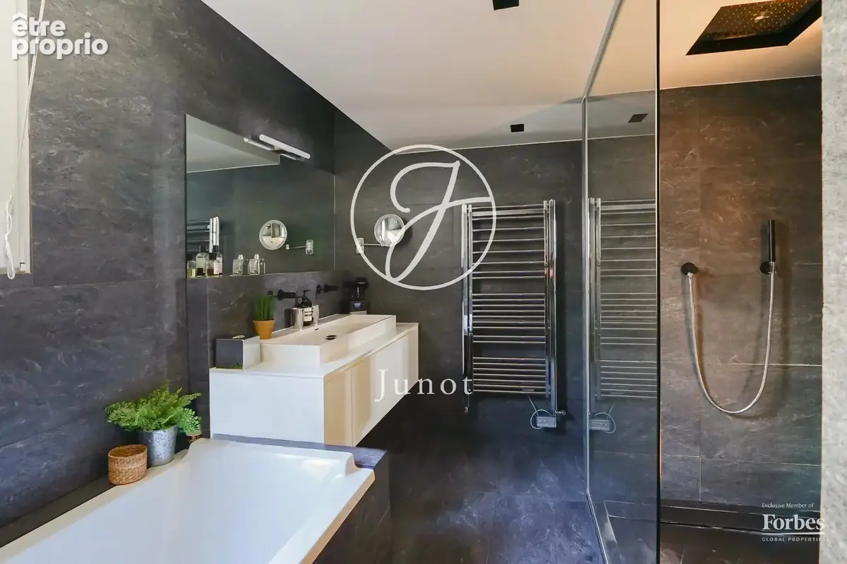 Paris 7e - GROS CAILLOU - Duplex à vendre - 4/5 pièces - 101,31m² Carrez - 131,07m² au sol - 2 chambres - 1 bureau - dernier éta - photo 8