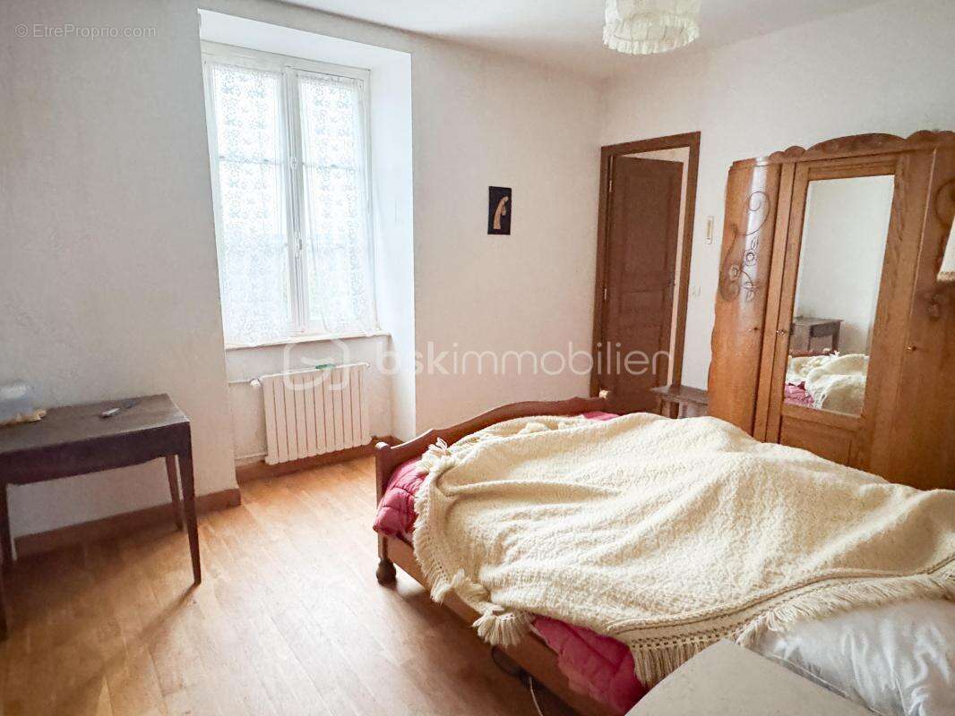 Maison à SAINT-PIERRE-LA-COUR