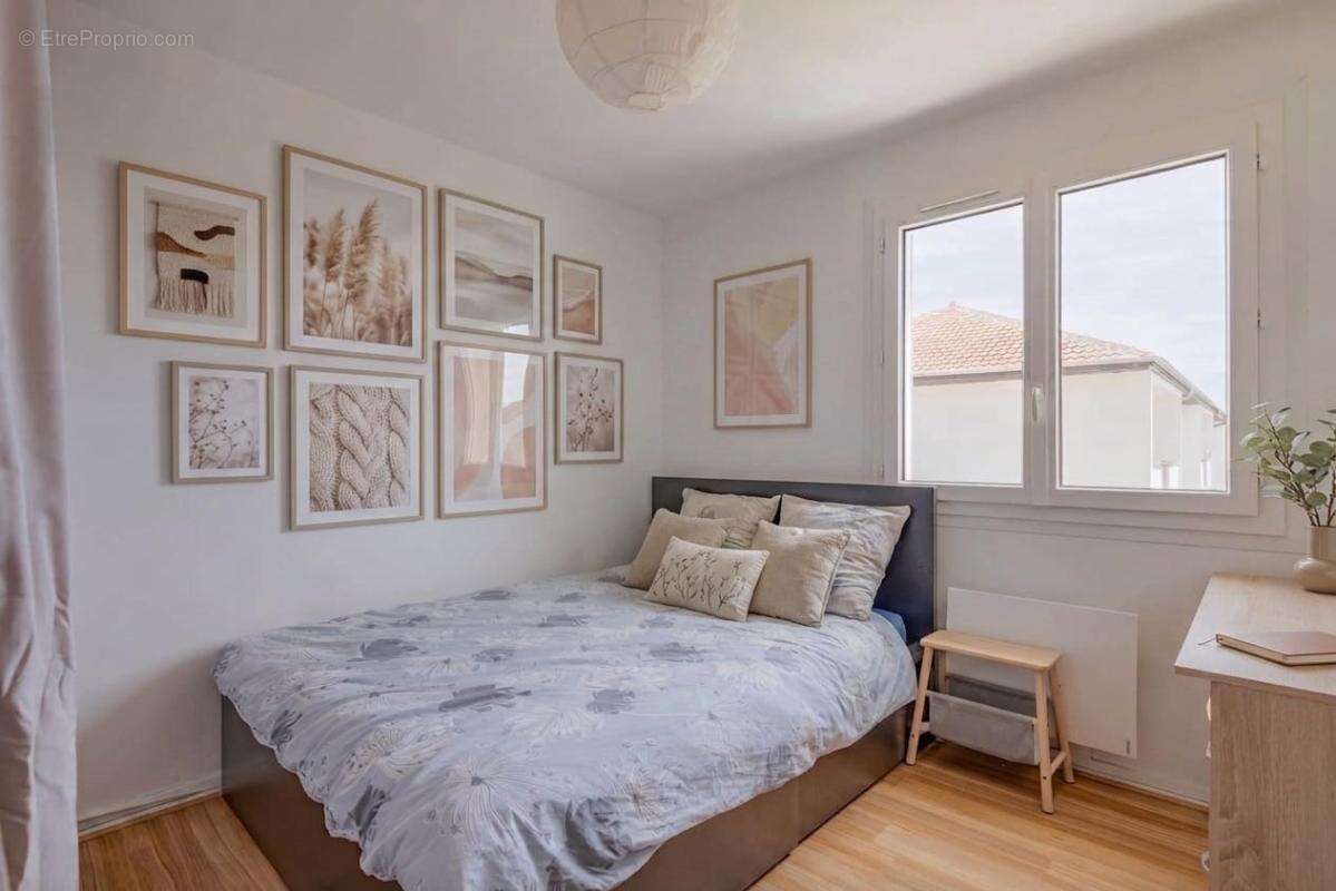 T3 (poss T4) de 68 m² - Balcon - Cave - Gratte-Ciel - photo 7