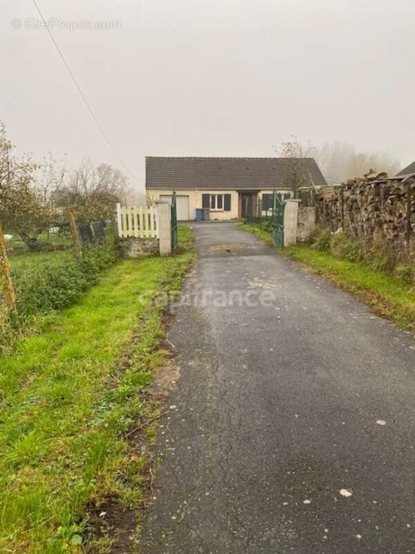 Maison à MONTENESCOURT