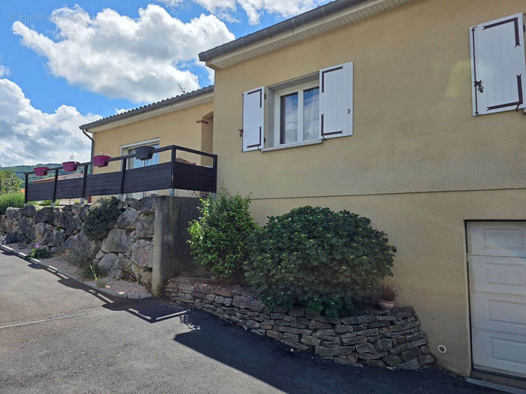 Villa avec jardin et sous-sol - photo 9