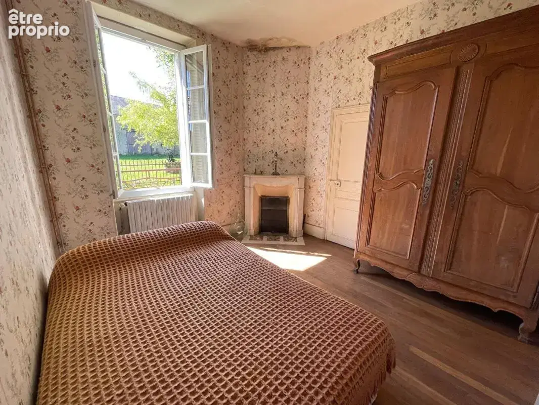 Belle propriété ancienne avec garages et grand terrain - Secteur calme - photo 6