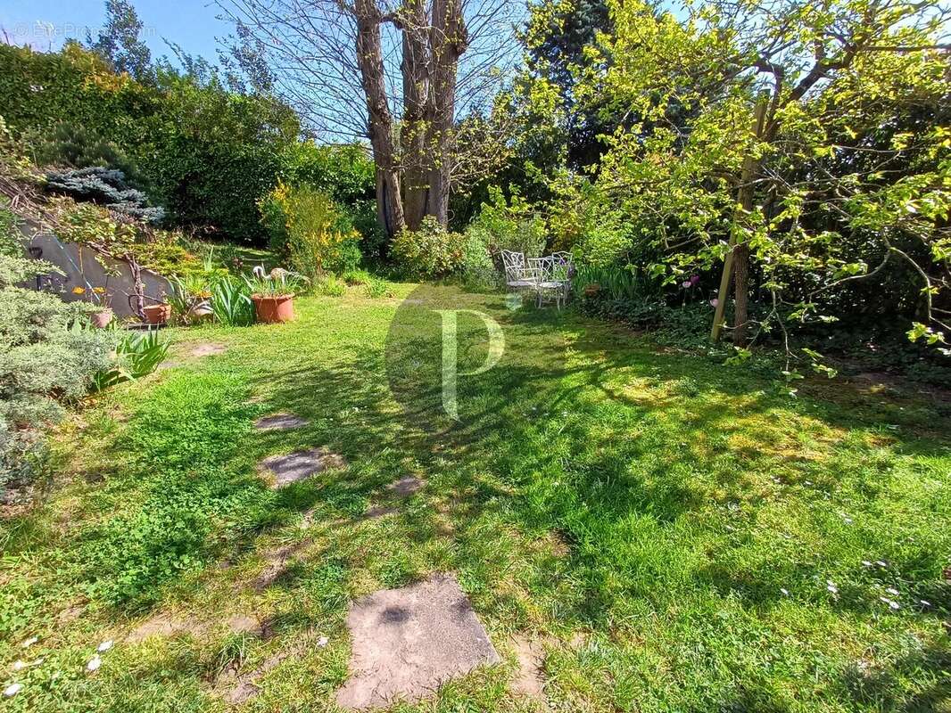 Maison à VERRIERES-LE-BUISSON