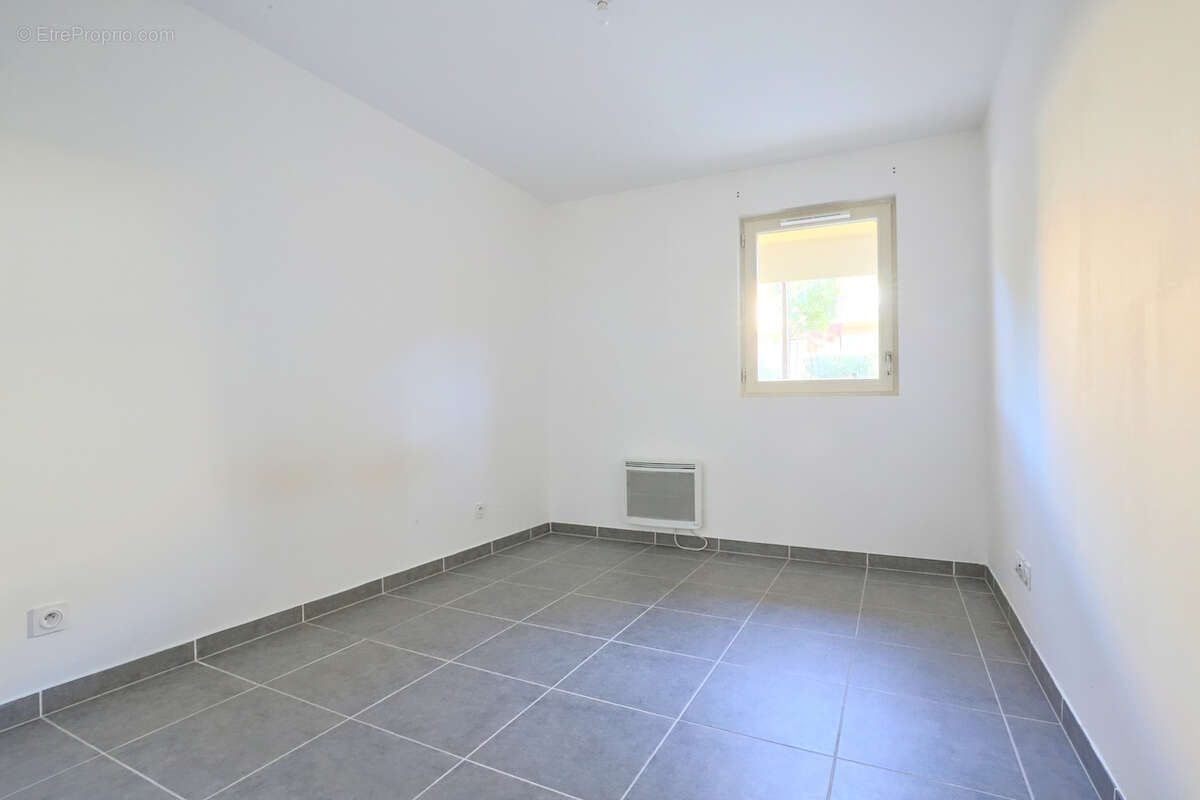 Appartement à SOLLIES-PONT