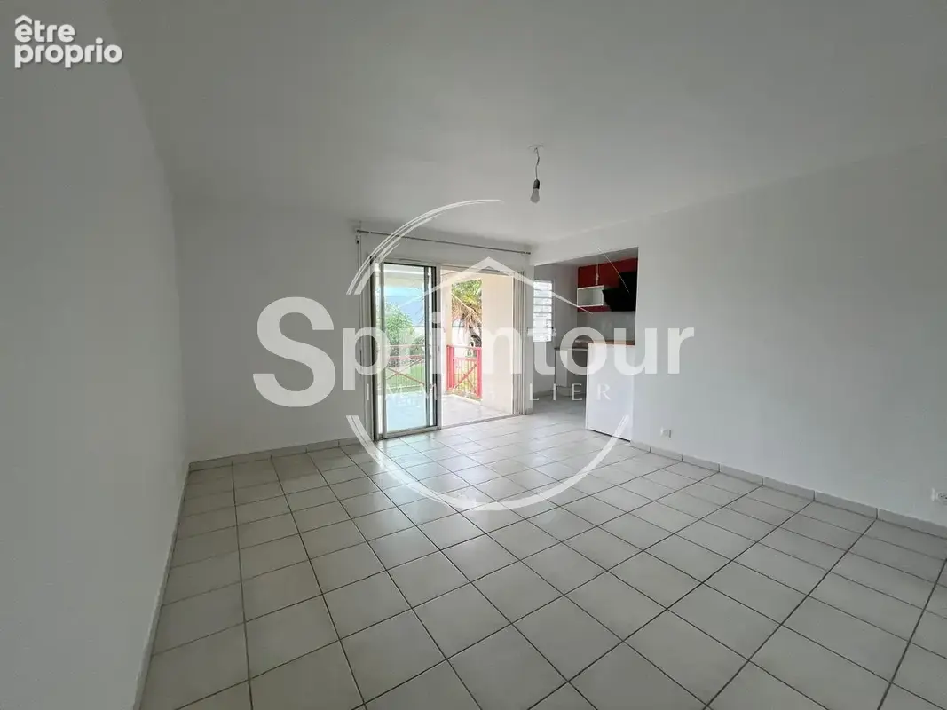 SAINT-CLAUDE - Appartement T3 rénové avec terrasse dans une résidence sécurisée avec piscine - photo 18