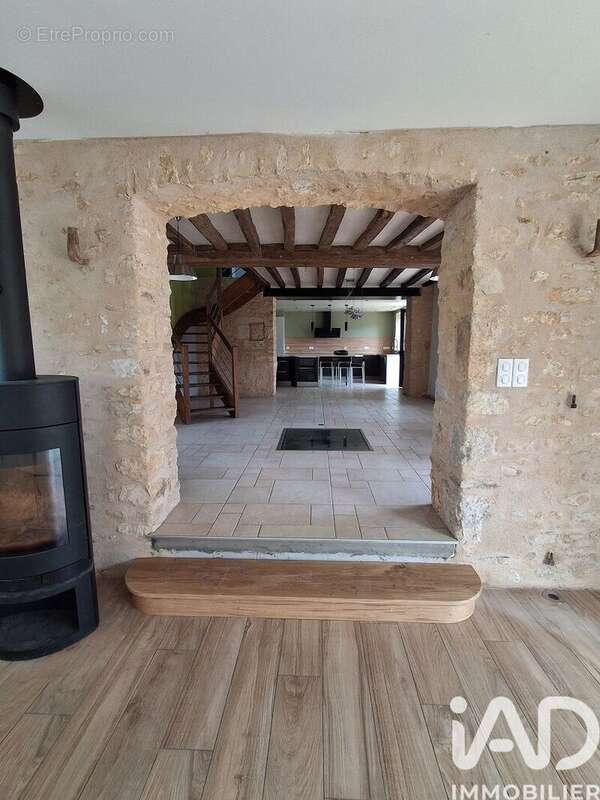 Maison 195 m² à Neuvy-En-Champagne  - photo 5