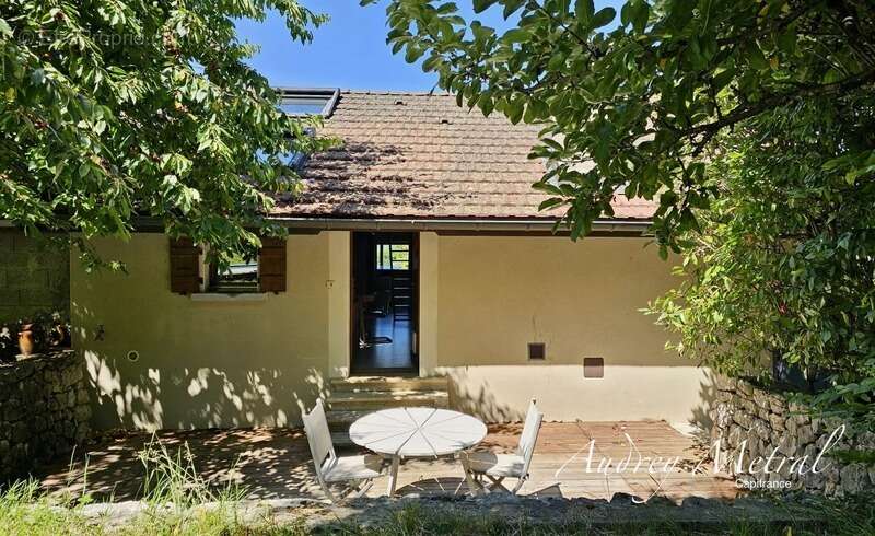Maison en pierre avec piscine + terrain à vendre à SERRIERES EN CHAUTAGNE (73), 50 min de Genève et d'Annecy, 35 min d'Aix-les-B - photo 2