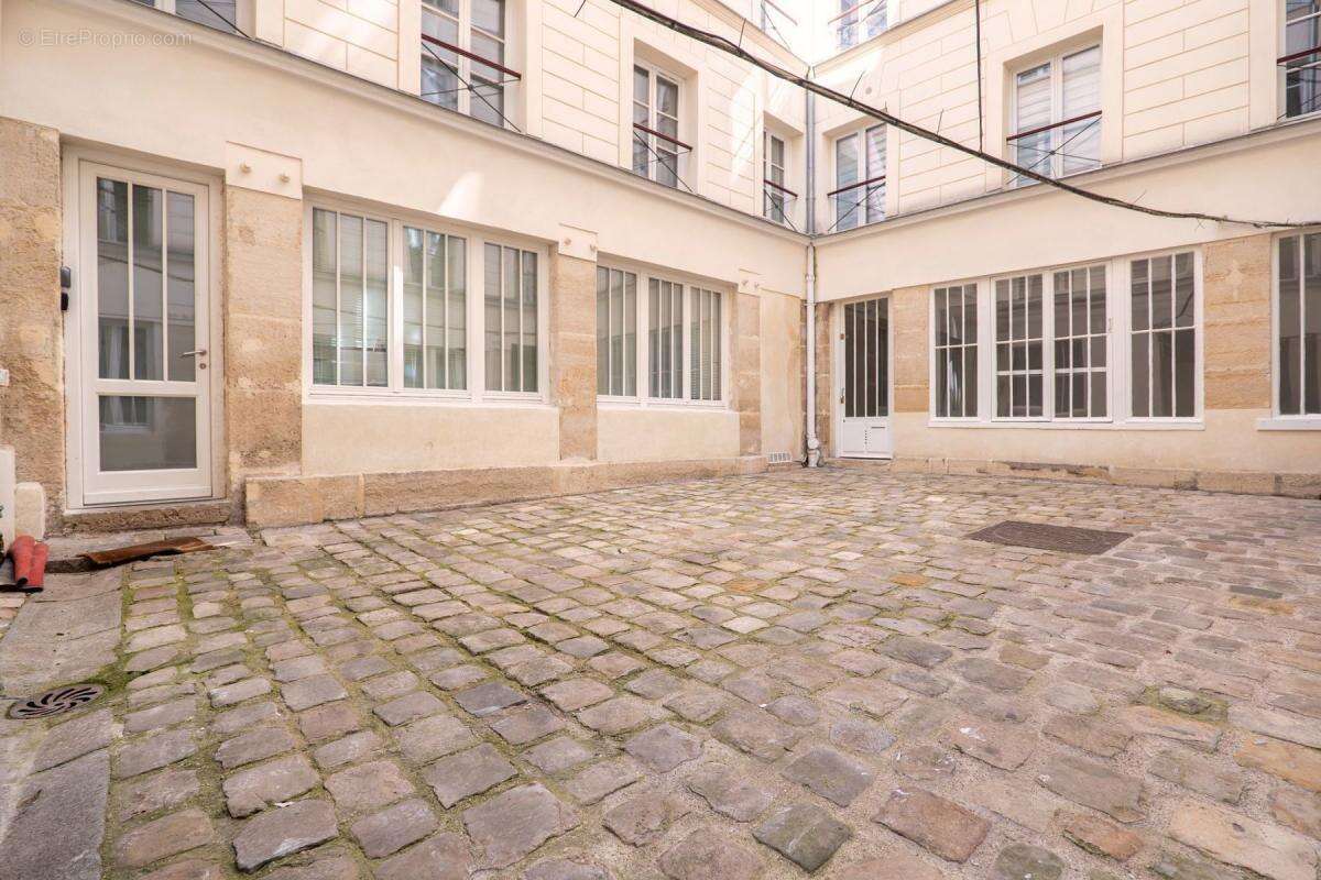 Appartement à PARIS-2E