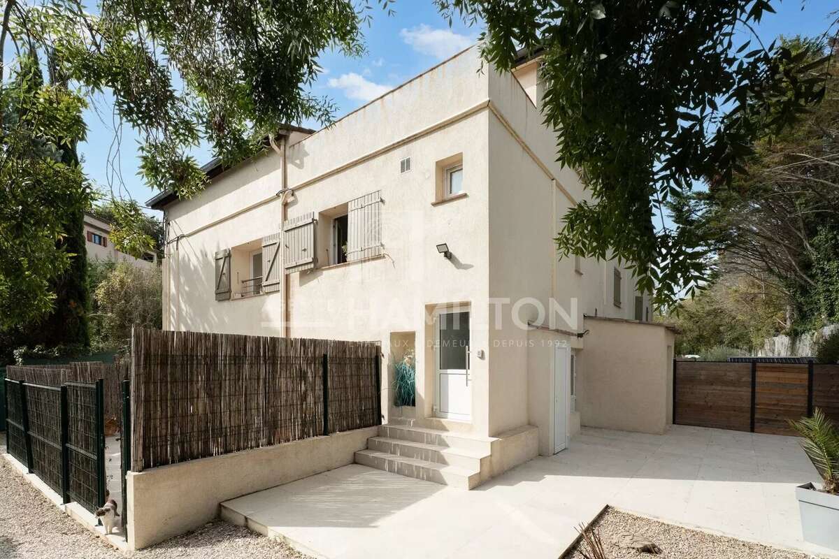 Appartement à CHATEAUNEUF-GRASSE