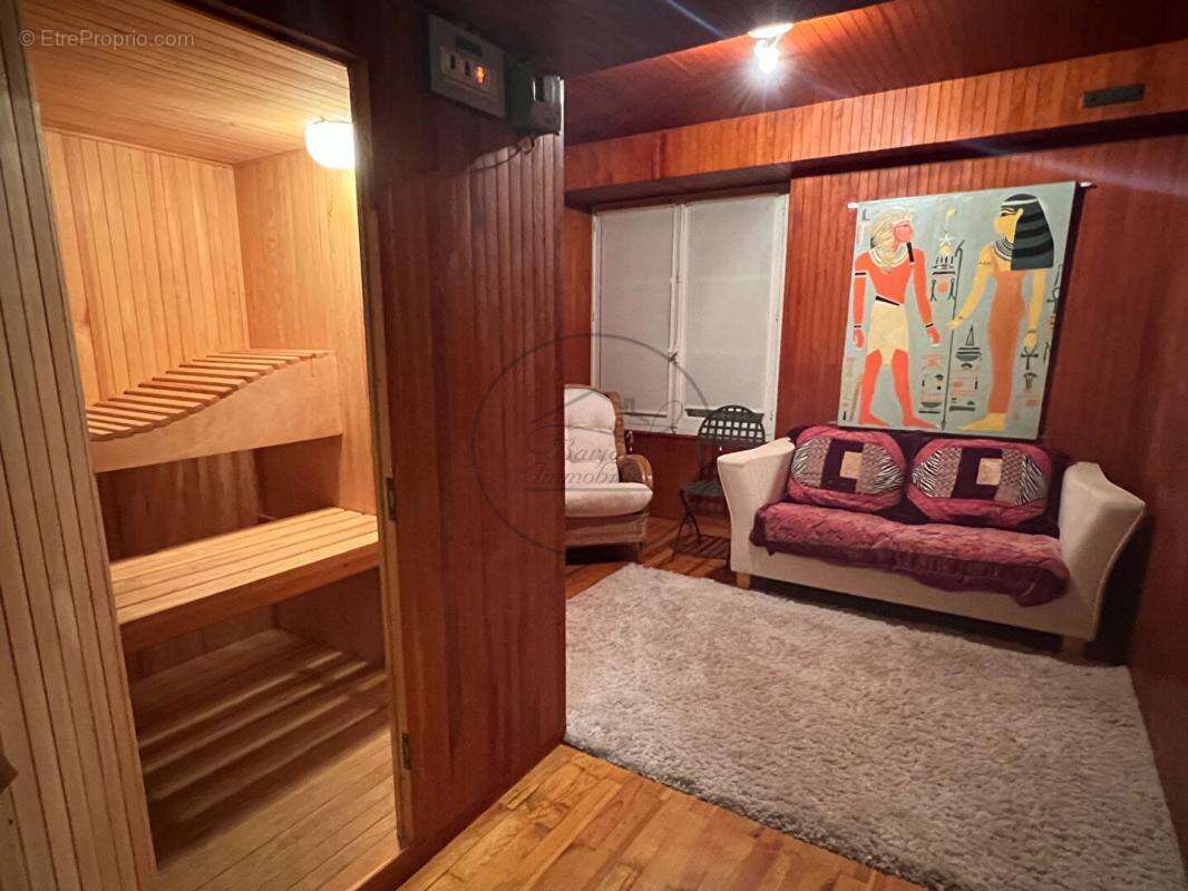 Maison à SAINT-SAUVEUR-DE-CRUZIERES