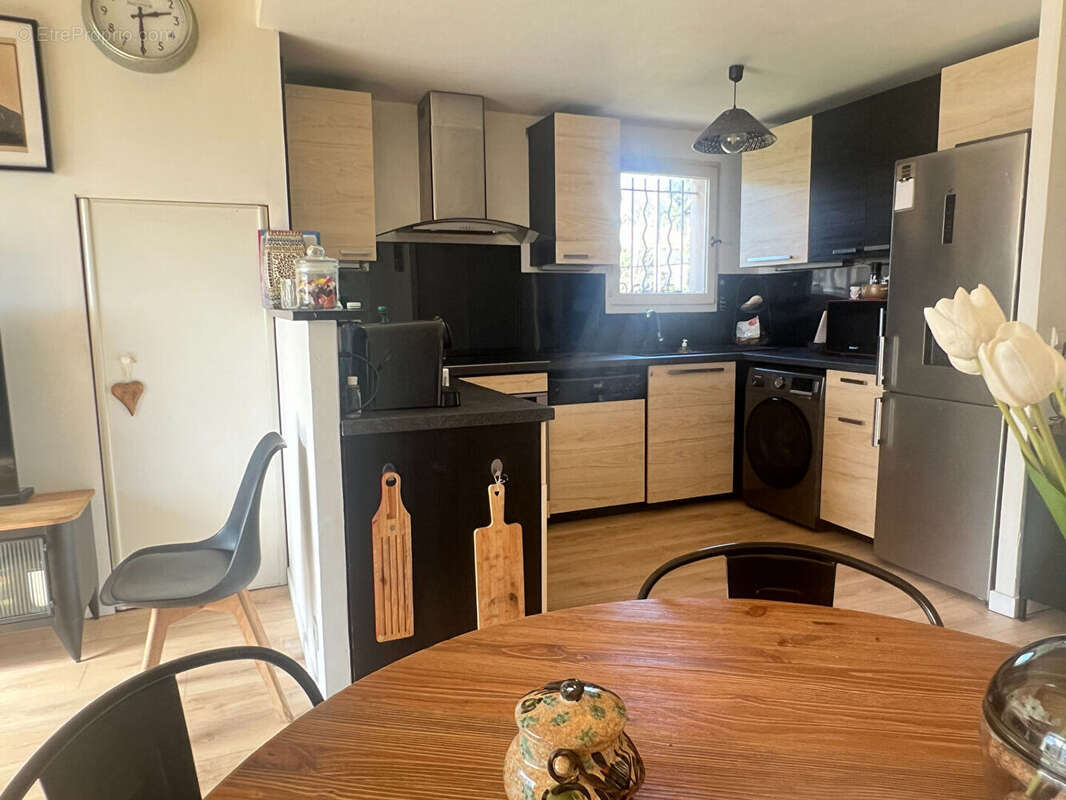 Appartement T3 duplex 62 m² avec terrasse  et 2 parkings à Plan de Cuques - photo 5