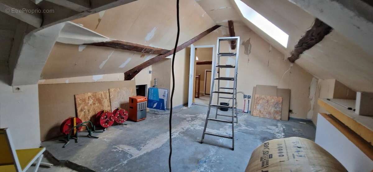 Appartement à VENEUX-LES-SABLONS