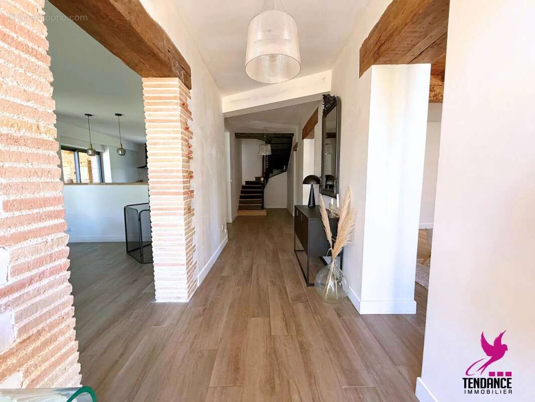 Maison à MONTAIGUT-SUR-SAVE