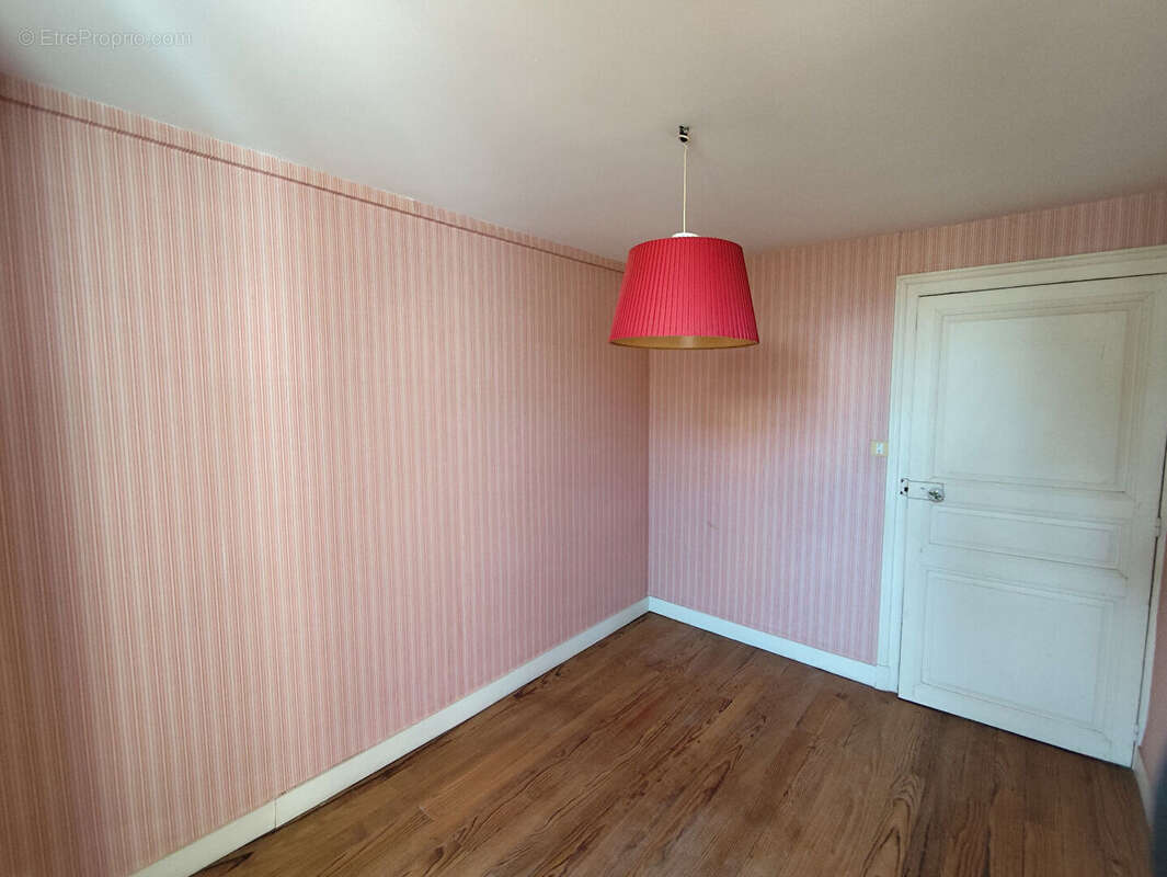 Maison 188 m² à Saint-Laurent-De-Ceris  - photo 8