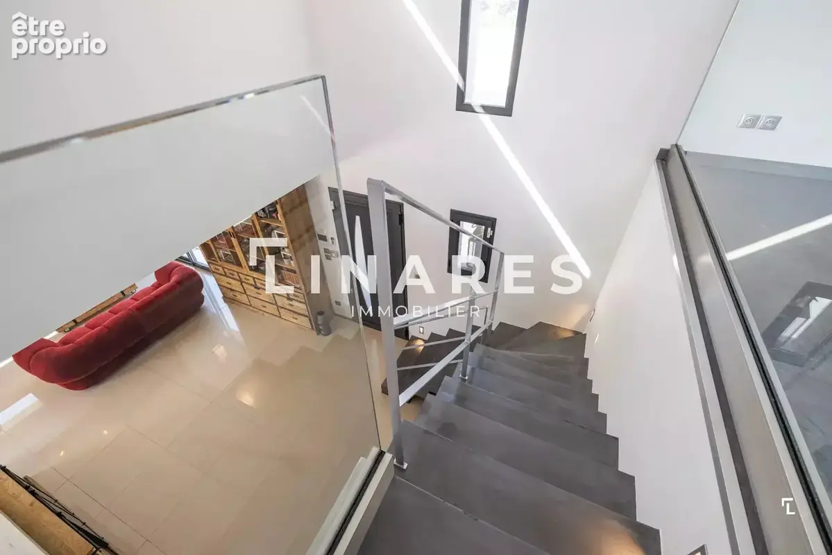 CALIFORNIA FAMILY - Villa T5 de 164m²  - Terrain de 820m² - Jardin/Piscine - Terrasse - Double garage - Atelier - 13190 Allauch - photo 9