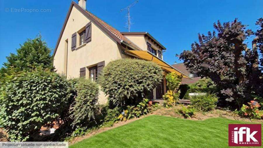 Horbourg-Wihr : Maison 5 chambres de 144m² sur 6 ares de terrain - photo 2
