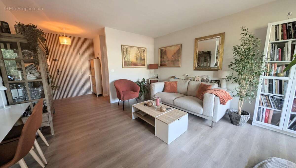 Grand t2  avec terrasse parking et cave . emplacement exceptionnel au c?ur de boulouris - photo 5