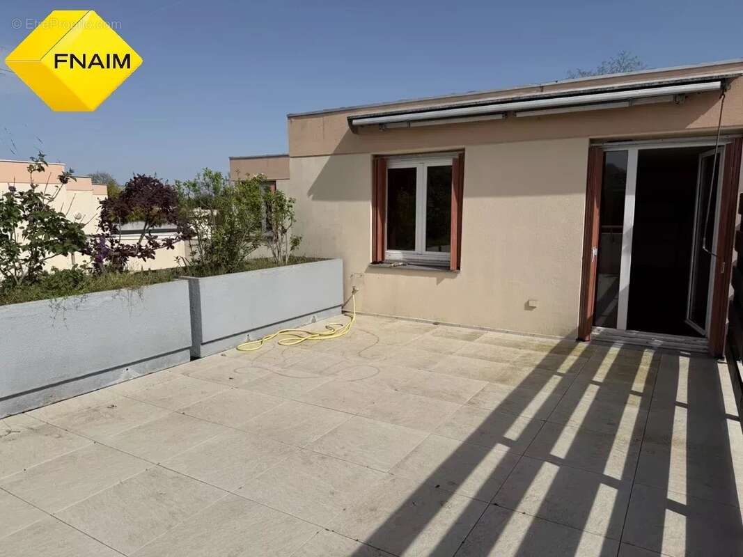 Appartement à SAULX-LES-CHARTREUX