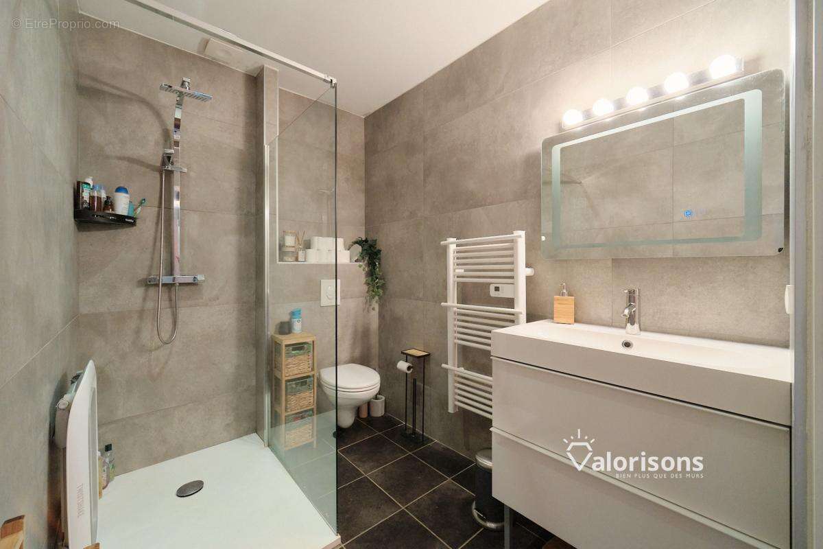 Maison 61 m² à Jons  - photo 9