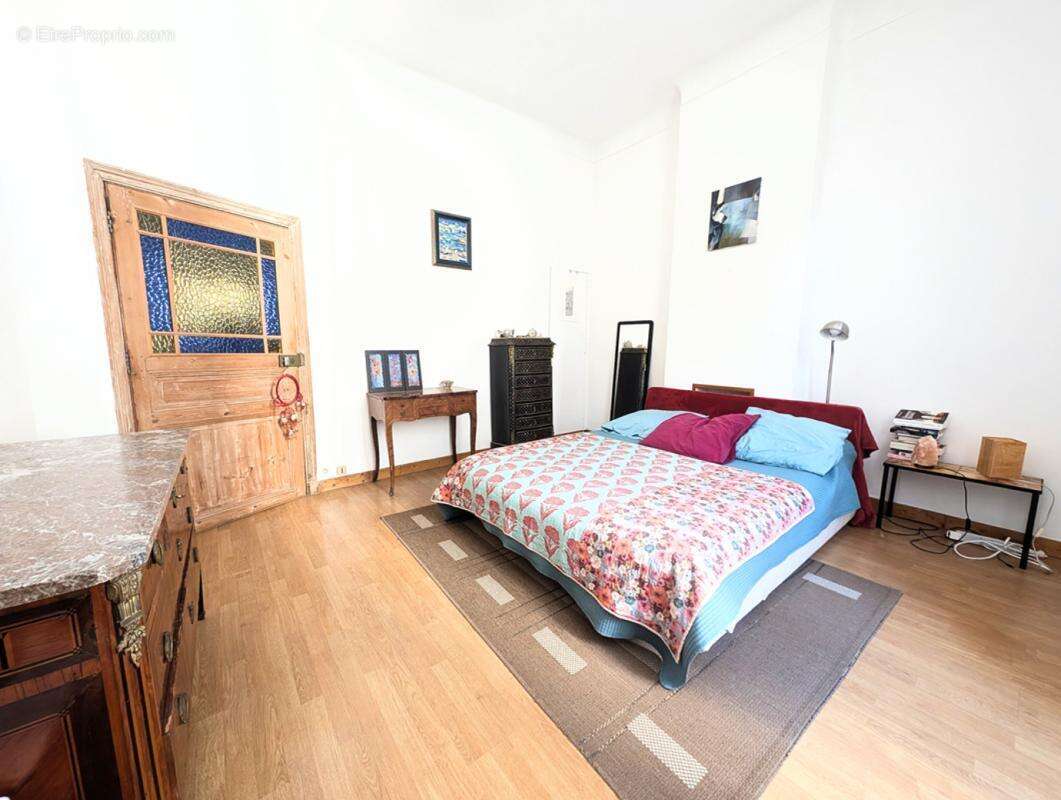 Appartement à MARSEILLE-1E
