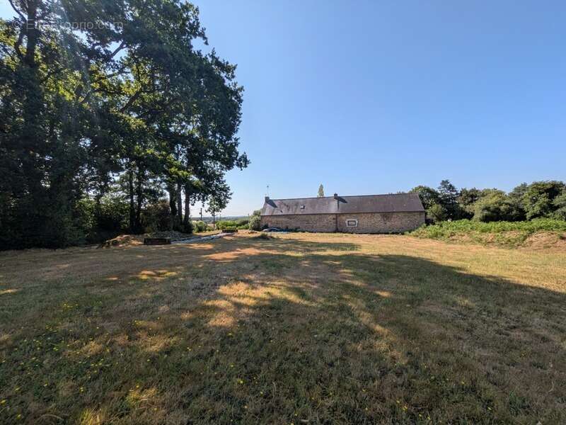 Ploërdut jolie longère rénovée de 170m² envion de 5 pièces deux garages parcelle de 2840m² environ - photo 21