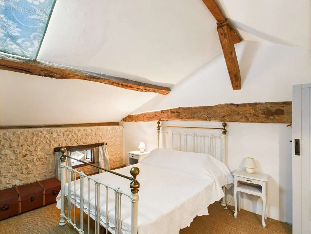 Maison à MONTIGNAC-LE-COQ