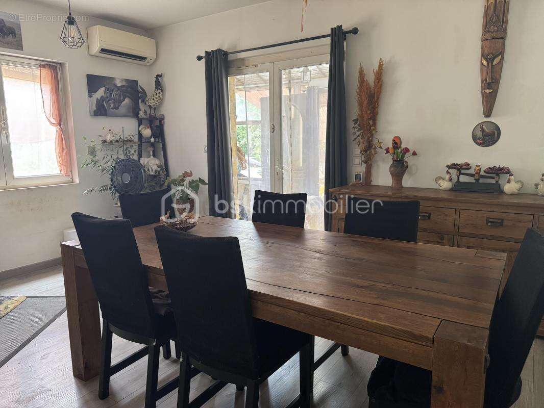 À La Roquebrussanne (83136), maison de plain-pied rénovée avec studio indépendant sur 1 650 m² de terrain plat et clôturé - photo 7