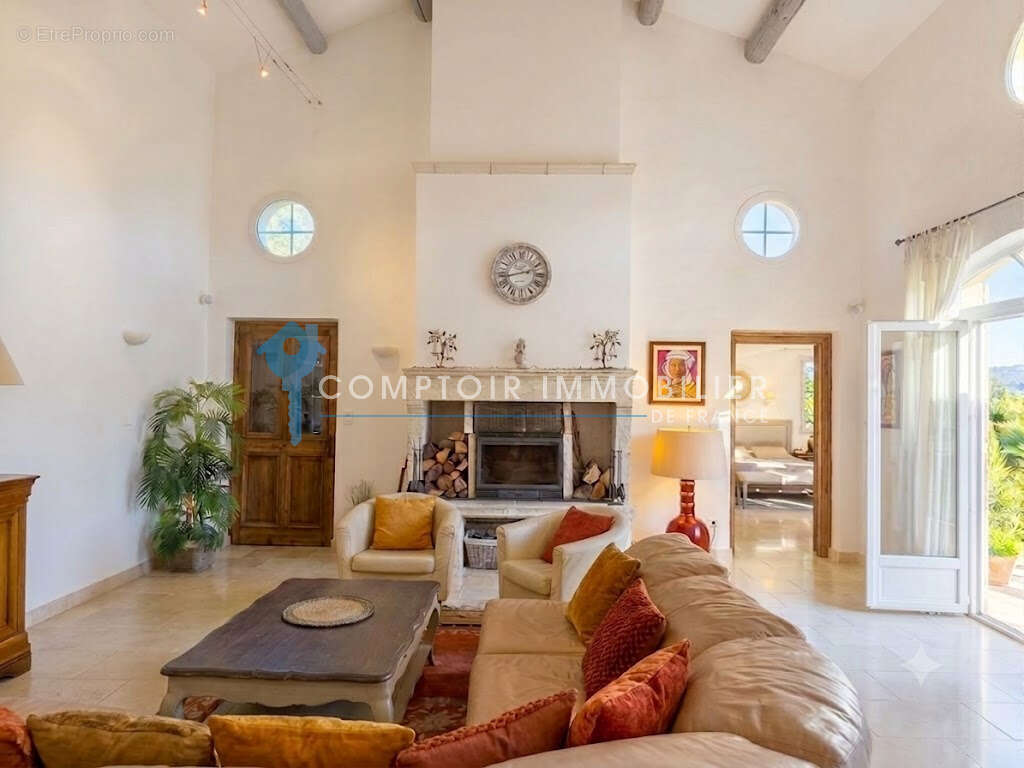 St remy de provence dpt (13)  a vendre propriete de 380m2 8 chambres , 2 piscines - photo 8