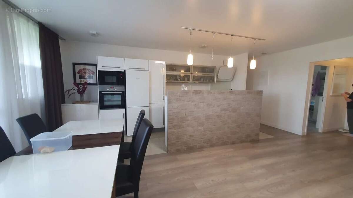 Appartement à SARTROUVILLE