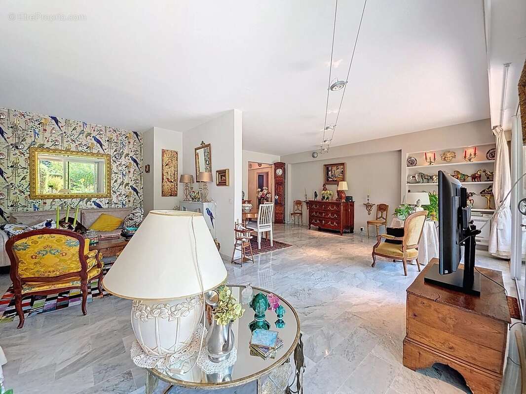 PROCHE CANNET MAIRIE : Superbe 4 pièces en rez-de-jardin avec 122 m² d’extérieur - photo 6