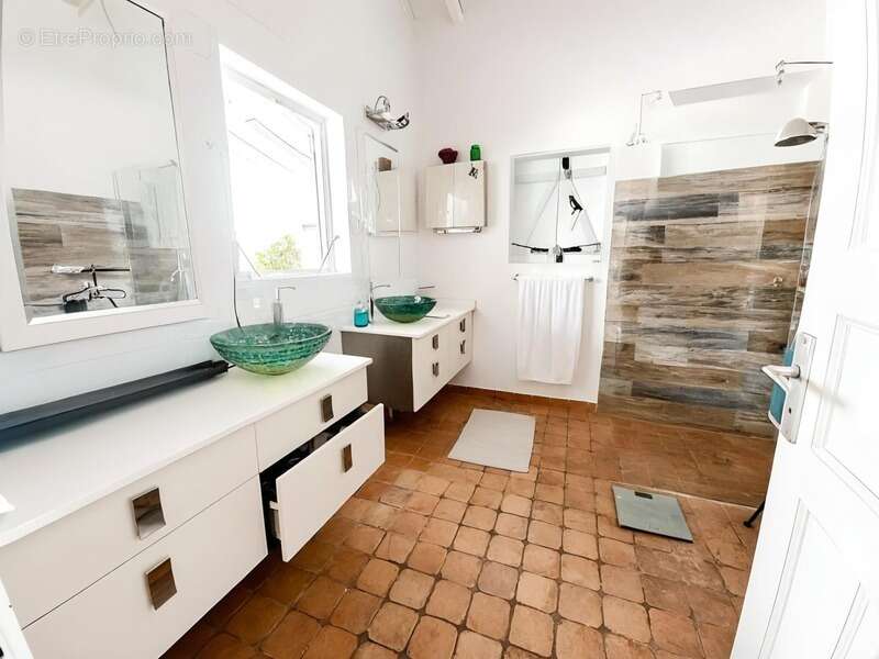 Villa d'exception de plain-pied 6 pièces, avec piscine, vue montagne – Le Gosier LE GOSIER (971) - photo 14