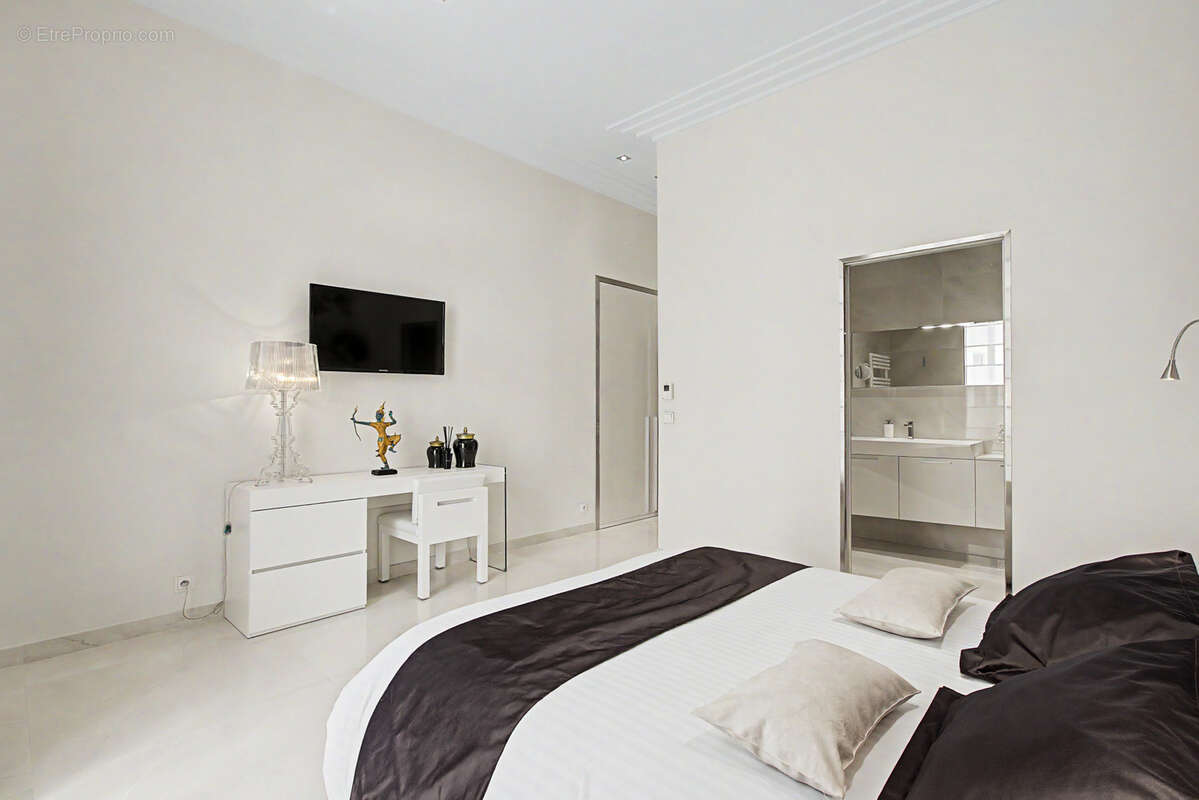 Chambéry hyper centre - Appartement d'exception T3/4 - 147 m2 - Ascenseur - Parking - photo 11