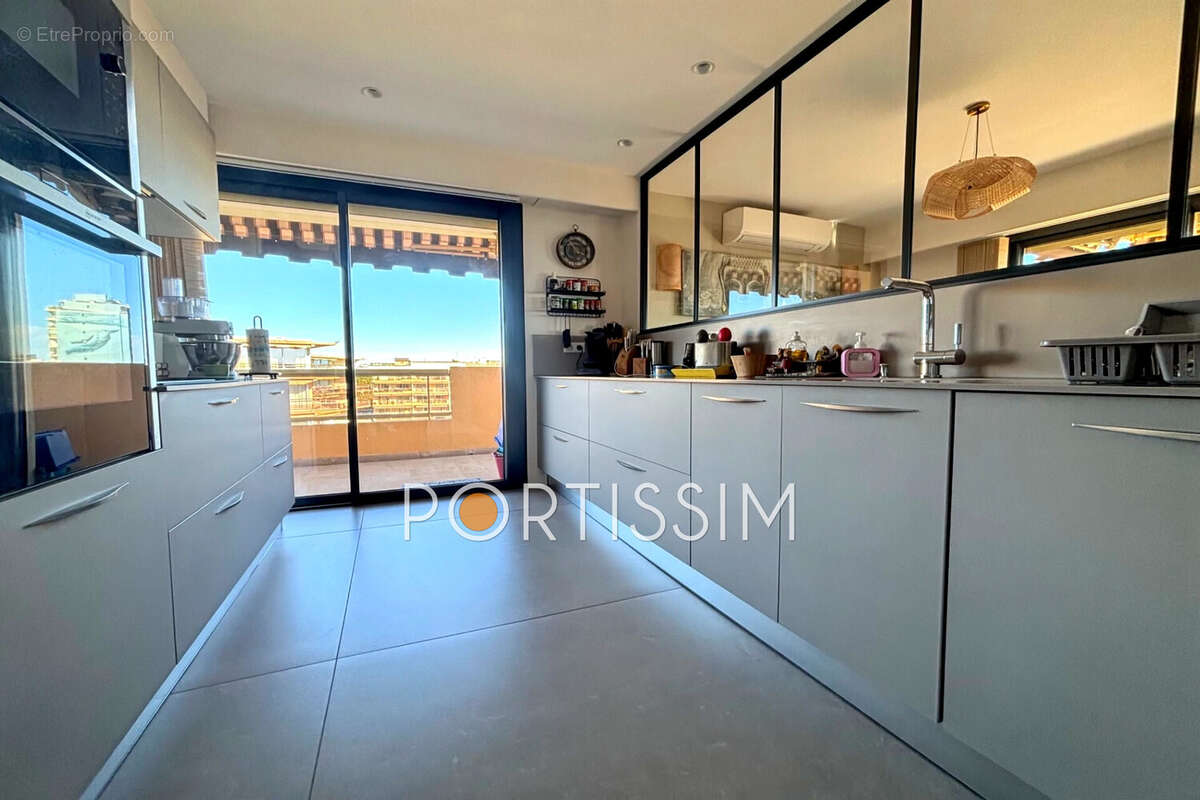 Appartement à SAINT-LAURENT-DU-VAR