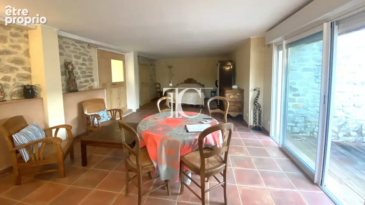 Rousson, 10km d'ales, mas de hameau renove 272m2, salons/sejour 100m2, 3 chambres + 1 studio, terrasses, piscine - photo 10