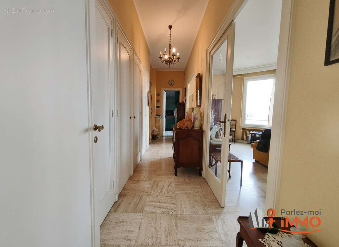 Appartement 64 m² à Saint-Etienne  - photo 3