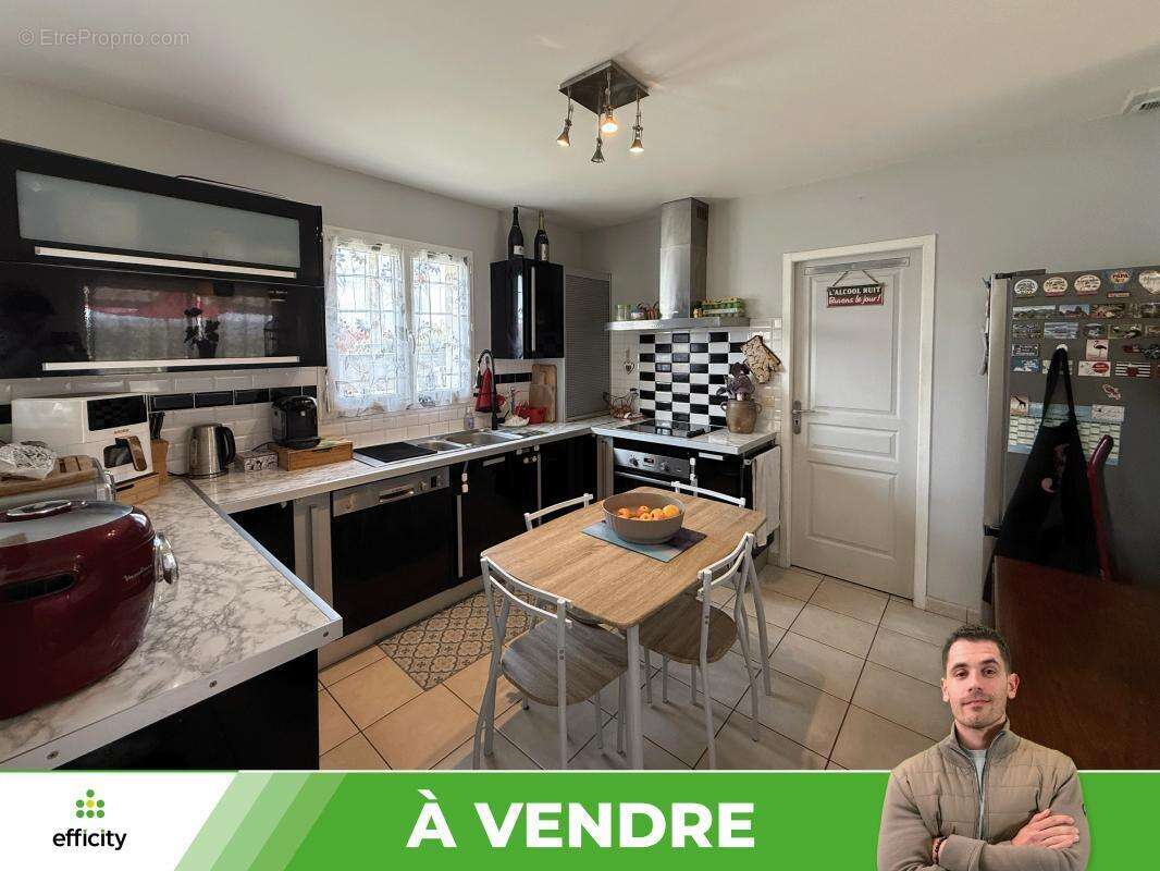 Maison à BONNEUIL-MATOURS
