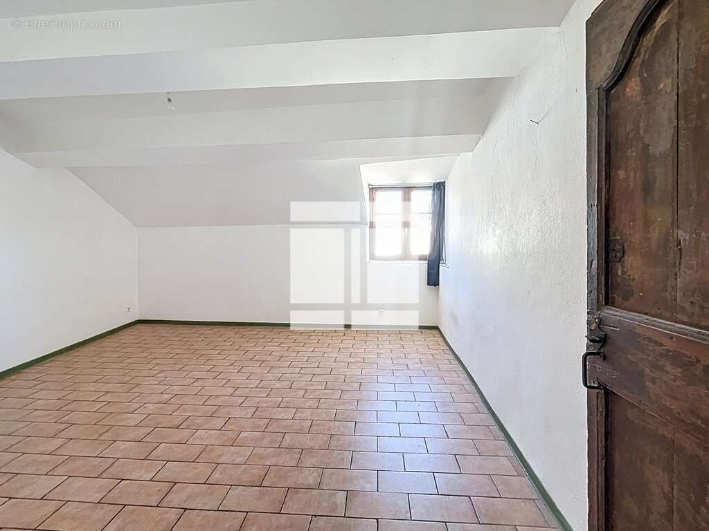 Bastia - centre ancien - t2 dernier etage - photo 4