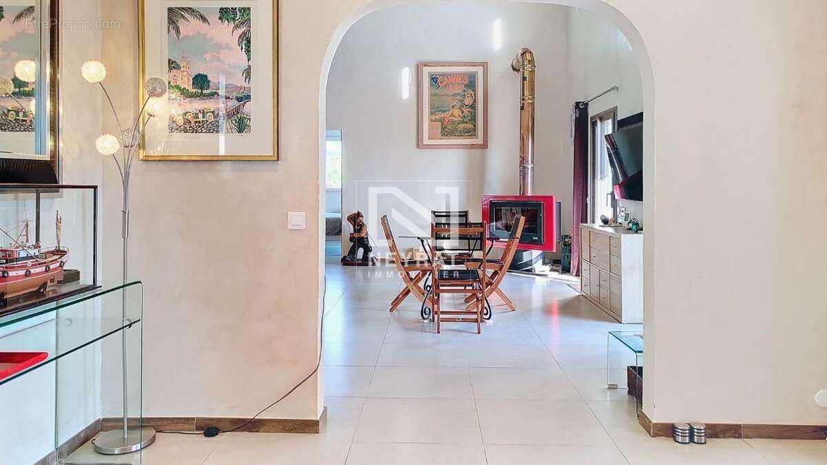 Maison à MONTAUROUX