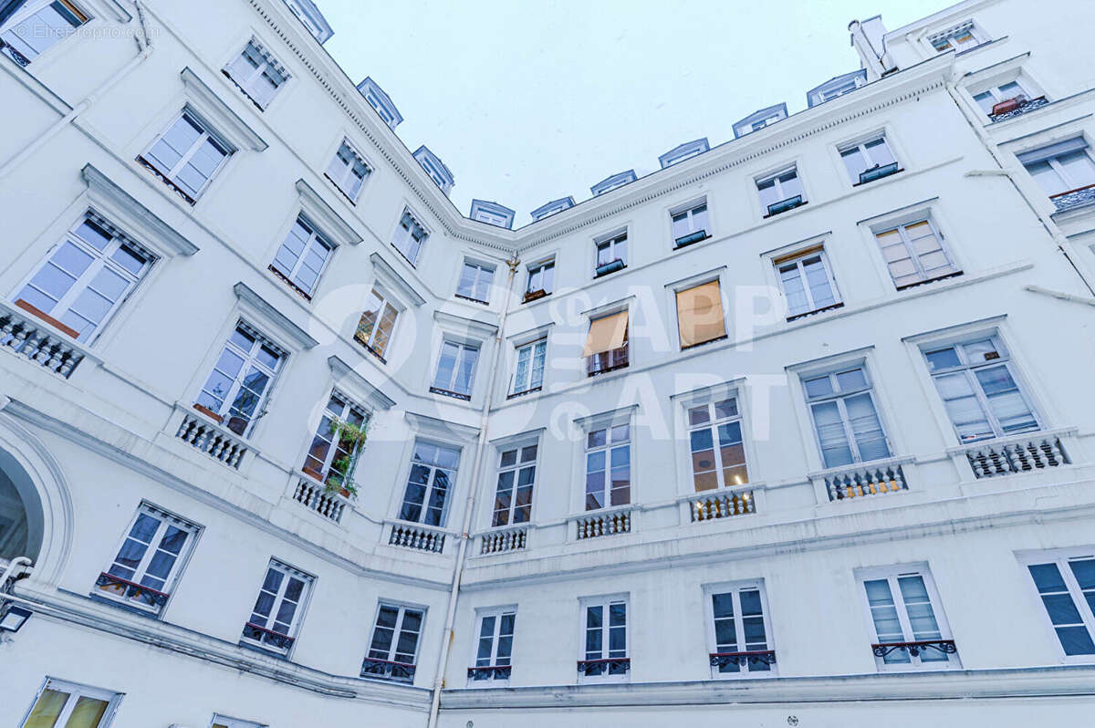 Commerce à PARIS-2E