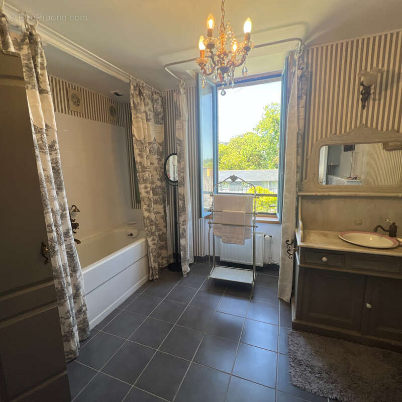 Appartement à CHATEAUNEUF-DU-FAOU