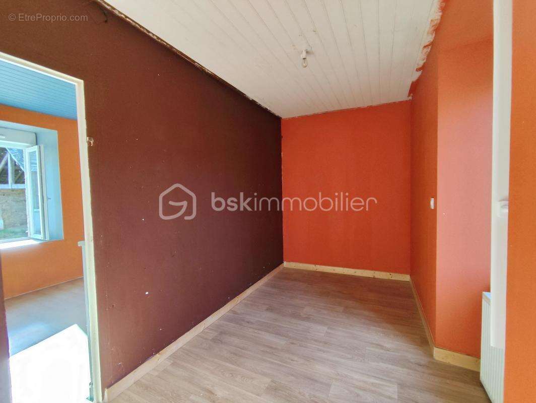 Maison à SAINT-ELLIER-DU-MAINE