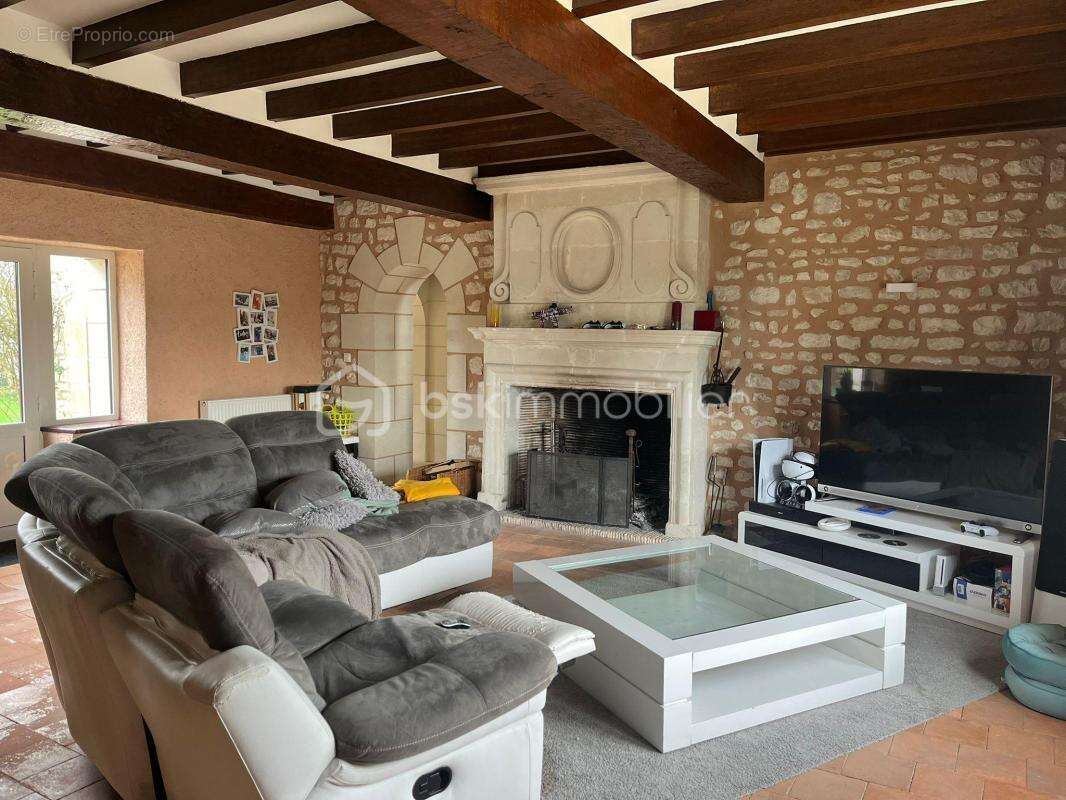 Ancien prieuré rénové – propriété de charme avec dépendances, gite, piscine & tennis - photo 11