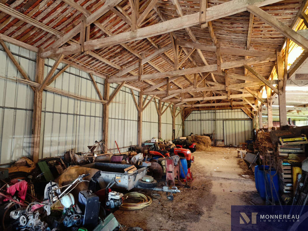 Maison de plain pied avec 500 m2 de dependances - photo 12