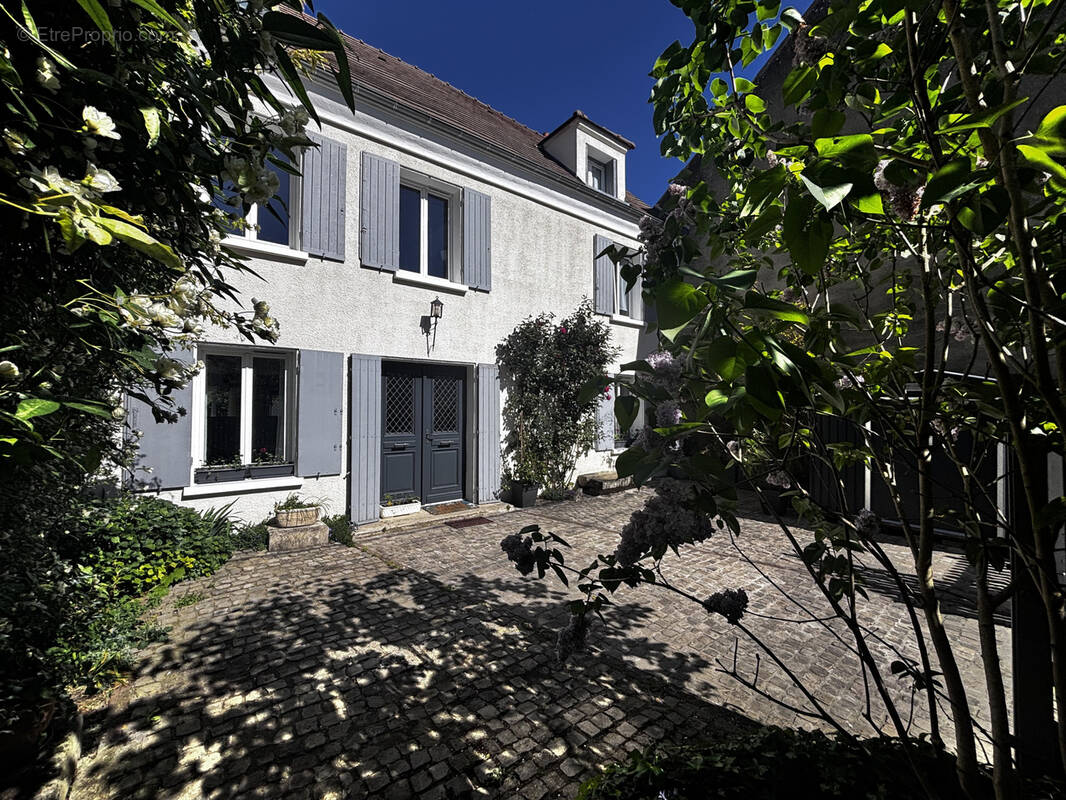 Maison à QUINCY-VOISINS
