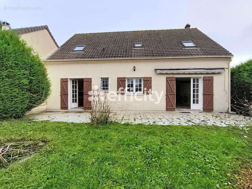 Maison à LE MESNIL-AUBRY