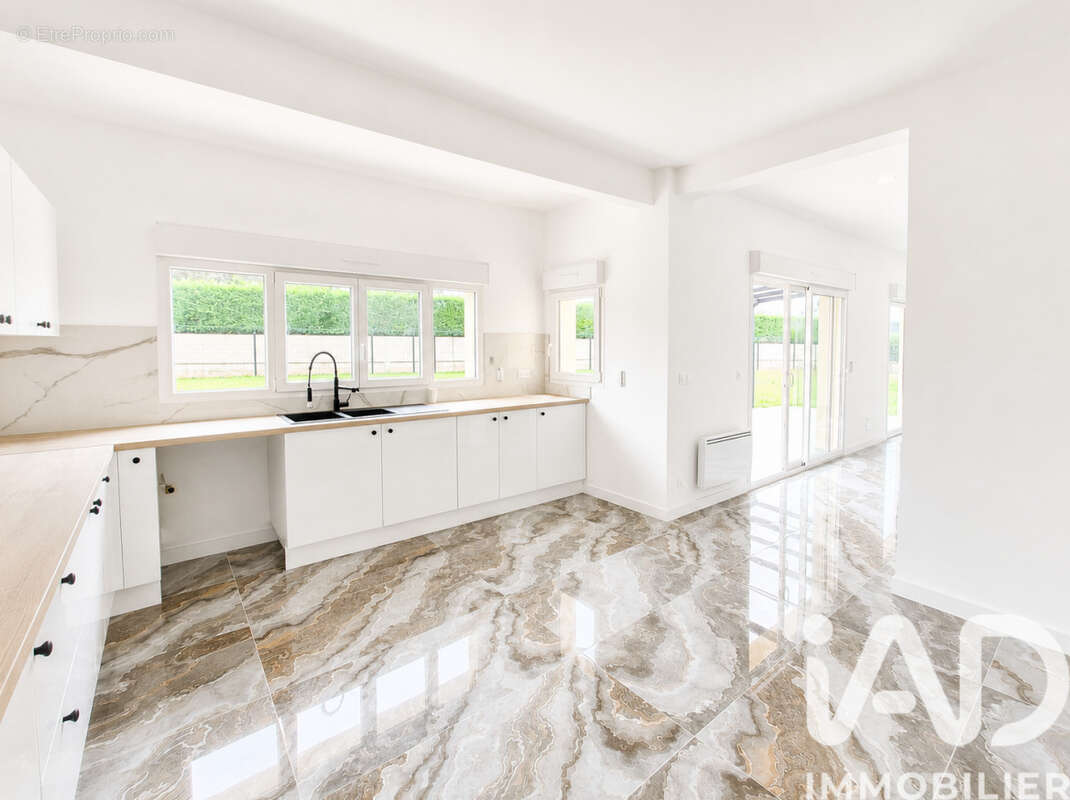 Maison 130 m² à Corquilleroy  - photo 7