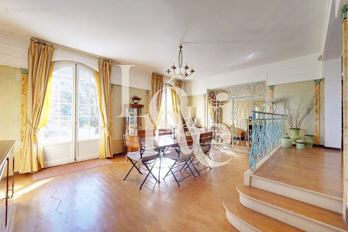 Maison à SURESNES